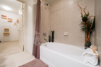 Refreshing garden tub
